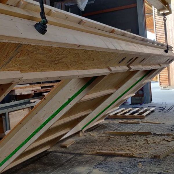 Holzwände für ein Holzhaus der Zimmerei Ring